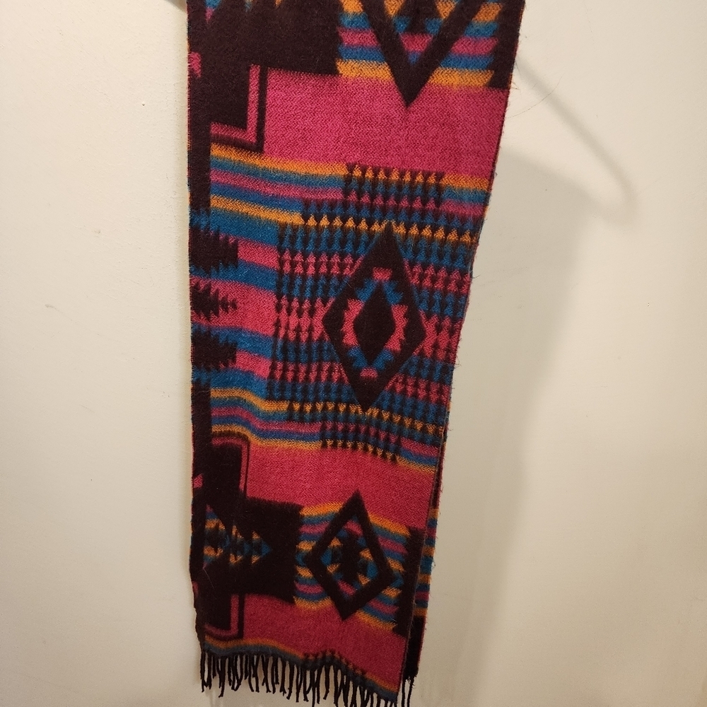 Softer that Cashmere? 100% acrylic Geometric Bohemian graphic scarf - Picture 6 of 7